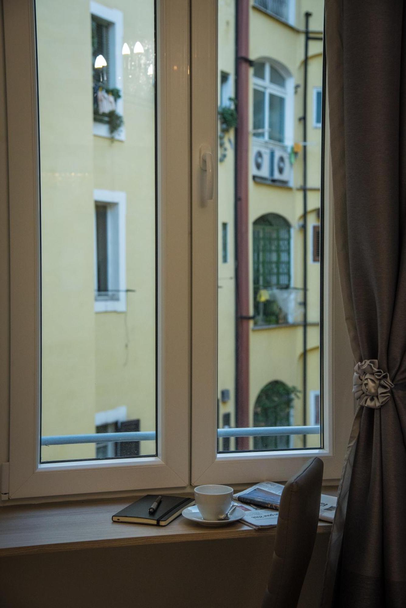 Inside Roma Rooms Exterior photo